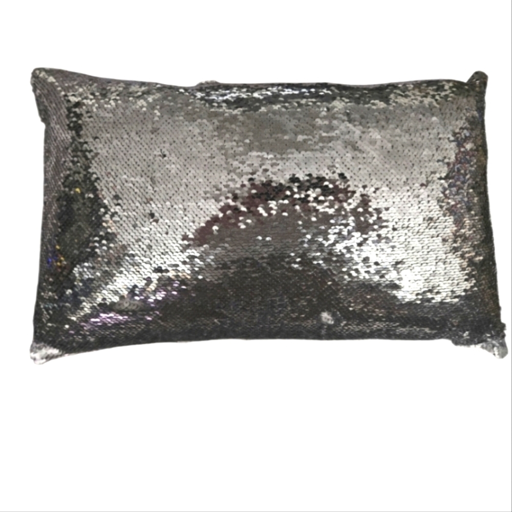 Aviva Stanoff Set of 2 rectangular throw pillows 12" x 20" NEW